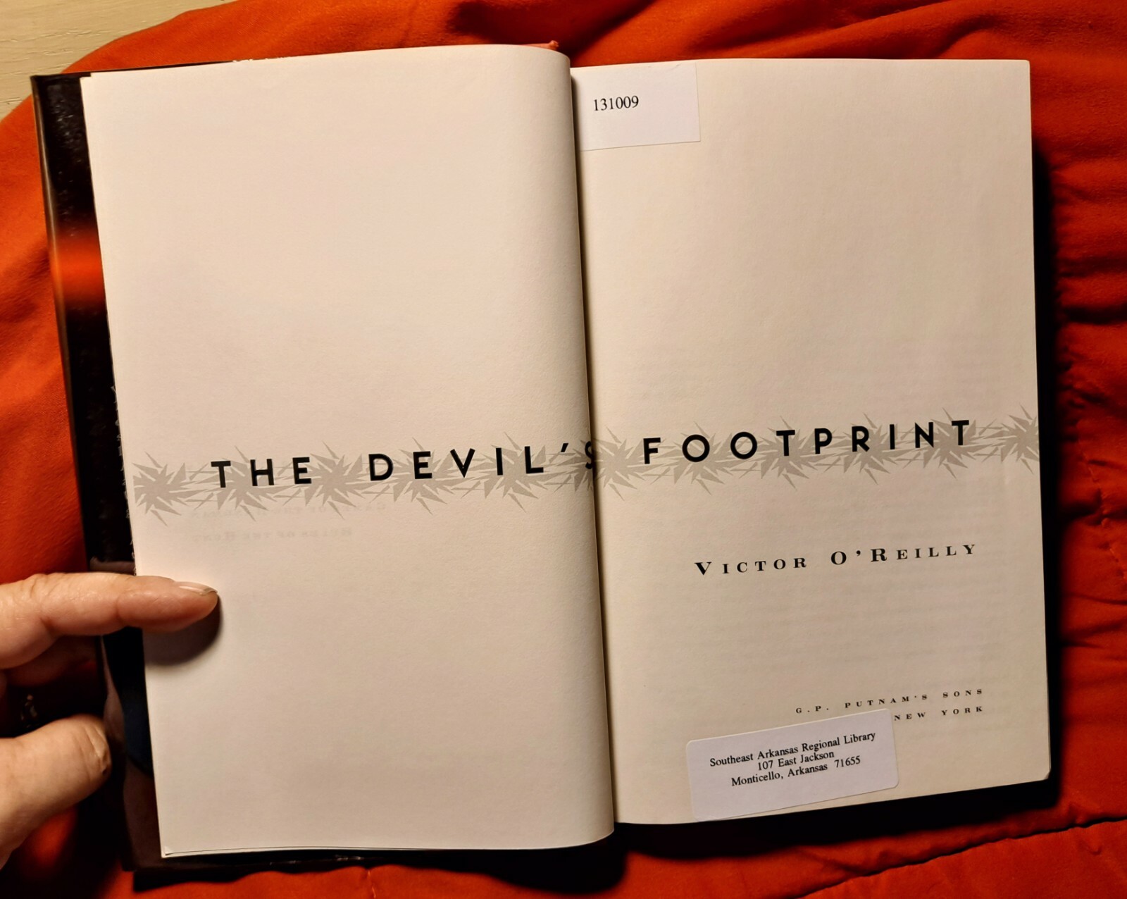 The Devil’s Footprint by Victor O’Reilly, HB with Dust jacket & mylar, 372 pages
