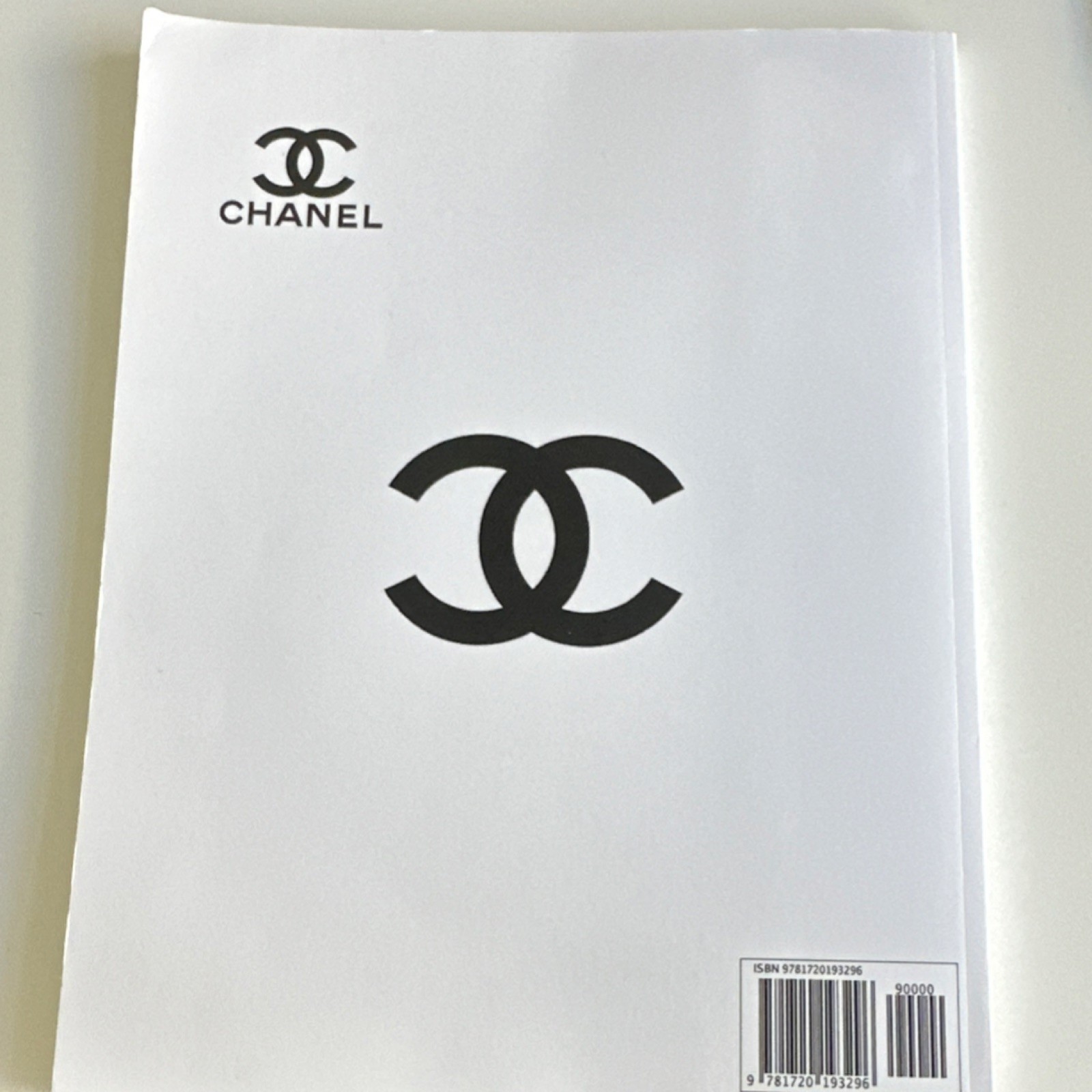 Chanel Notebook Luxury Design English Paperback 2018 11×8.5in