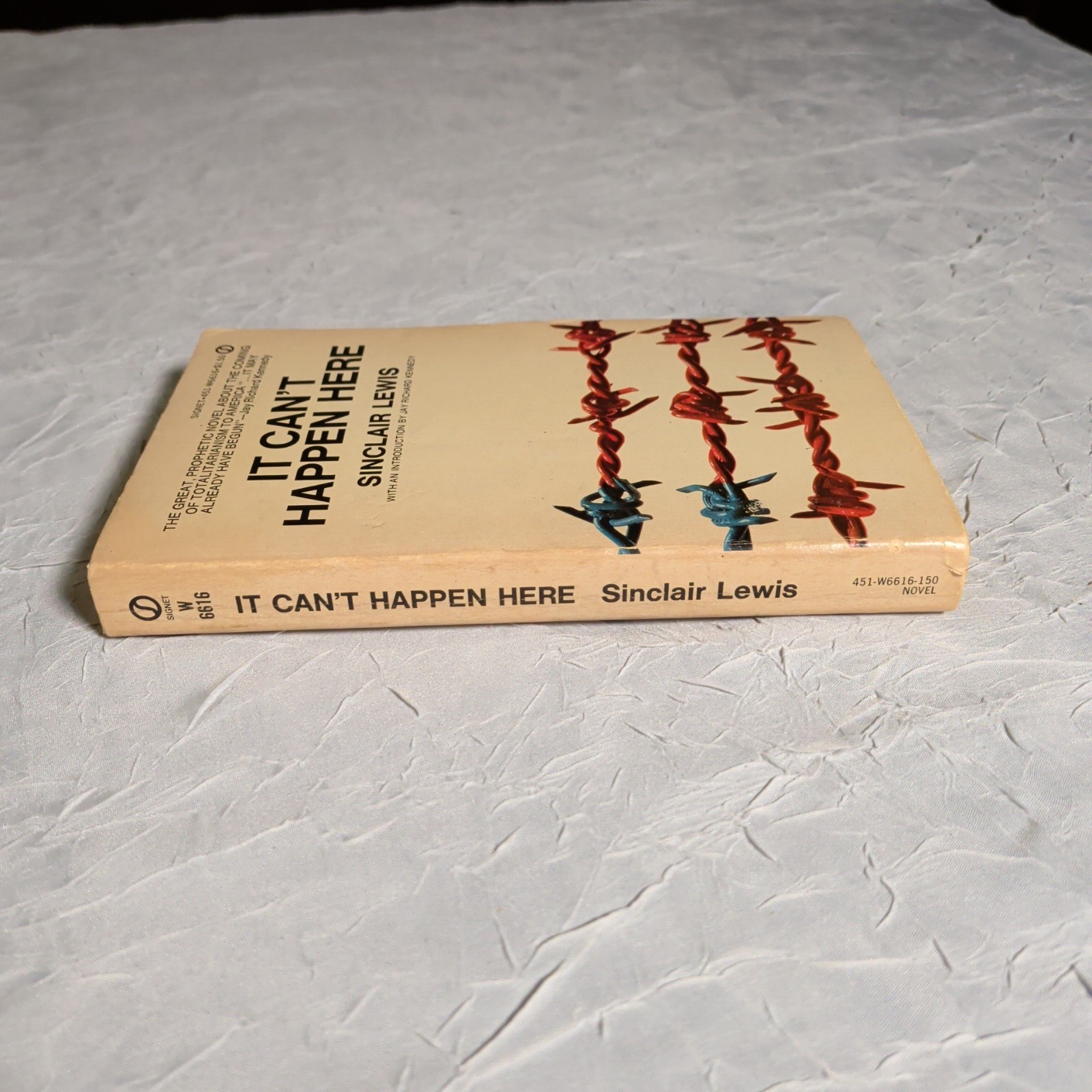It Can’t Happen Here, by Sinclair Lewis Signet 1st PAPERBACK Printing 1970