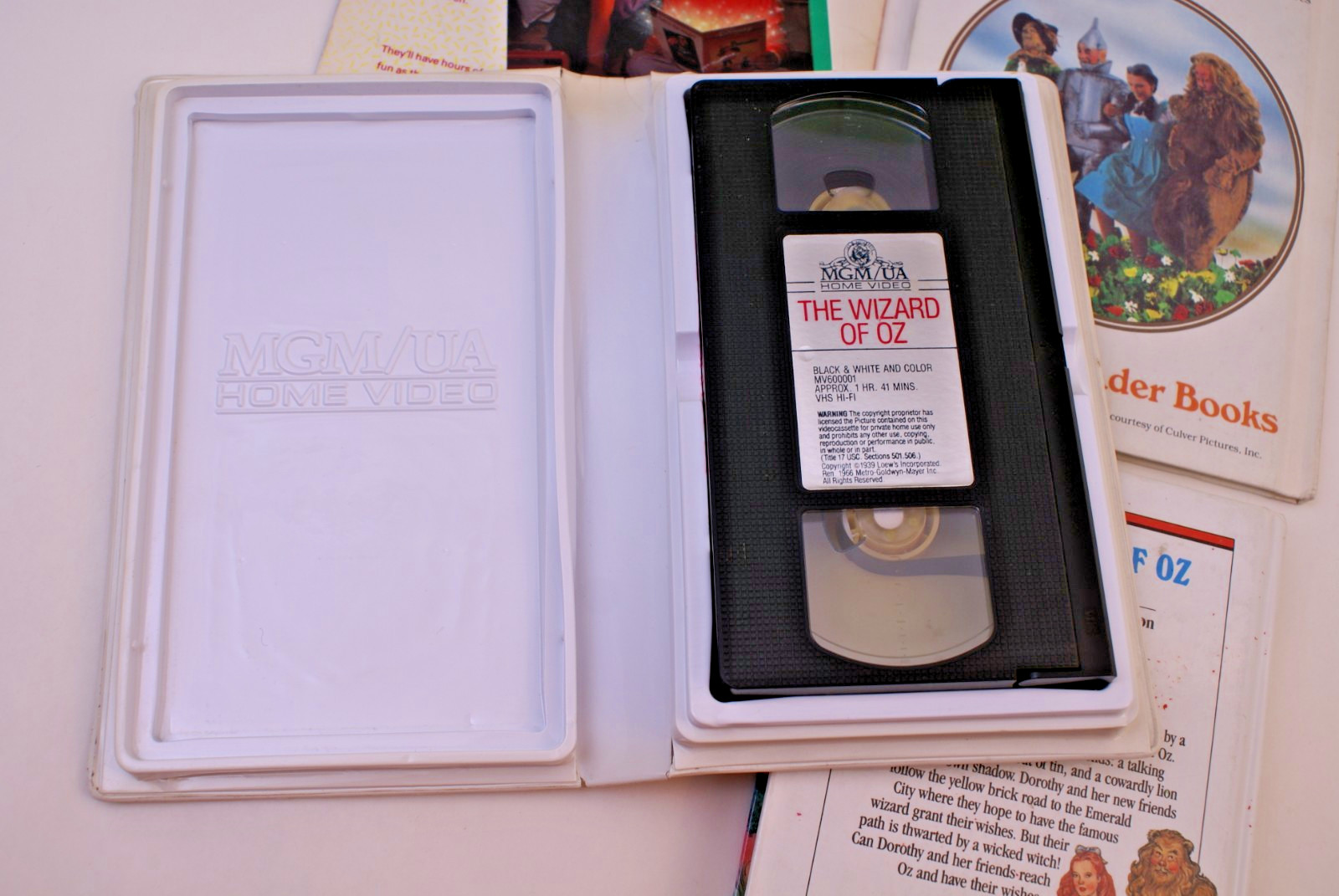5 WIZARD OF OZ BOOKS & VHS – VINTAGE ORIGINALS