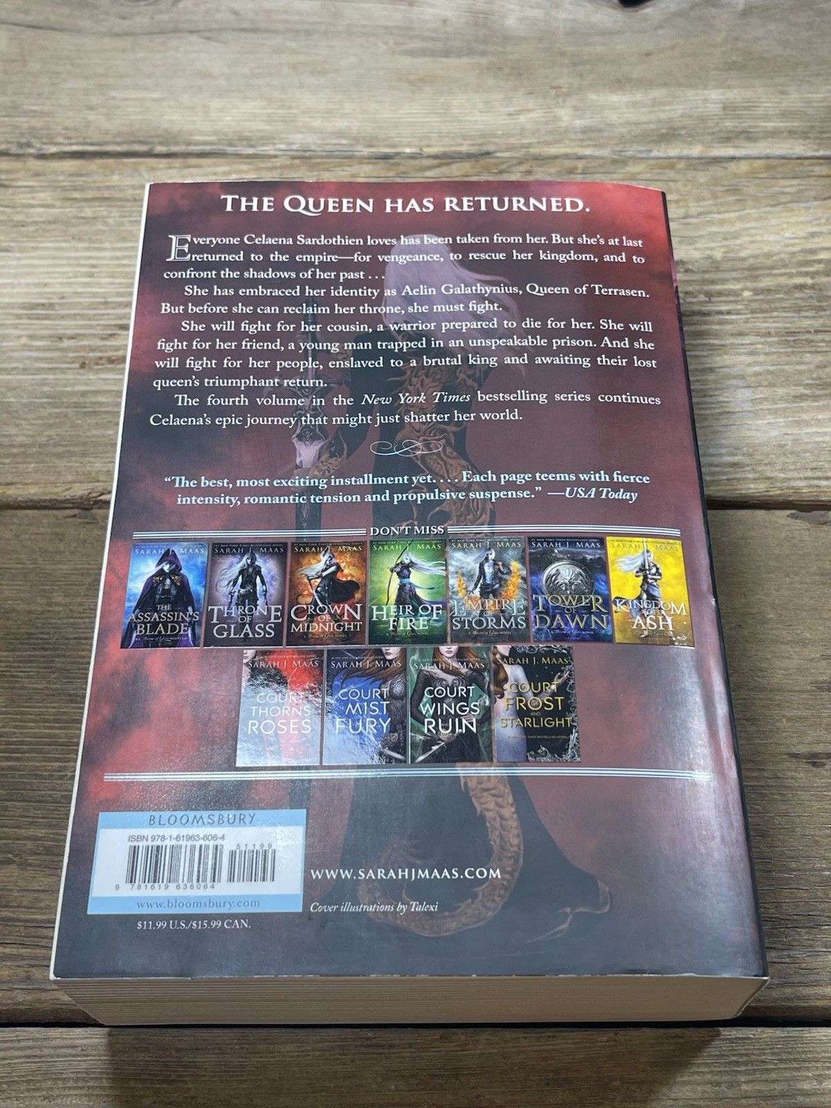 QUEEN OF SHADOWS (THRONE OF GLASS) By Sarah J. Maas **Mint Condition**