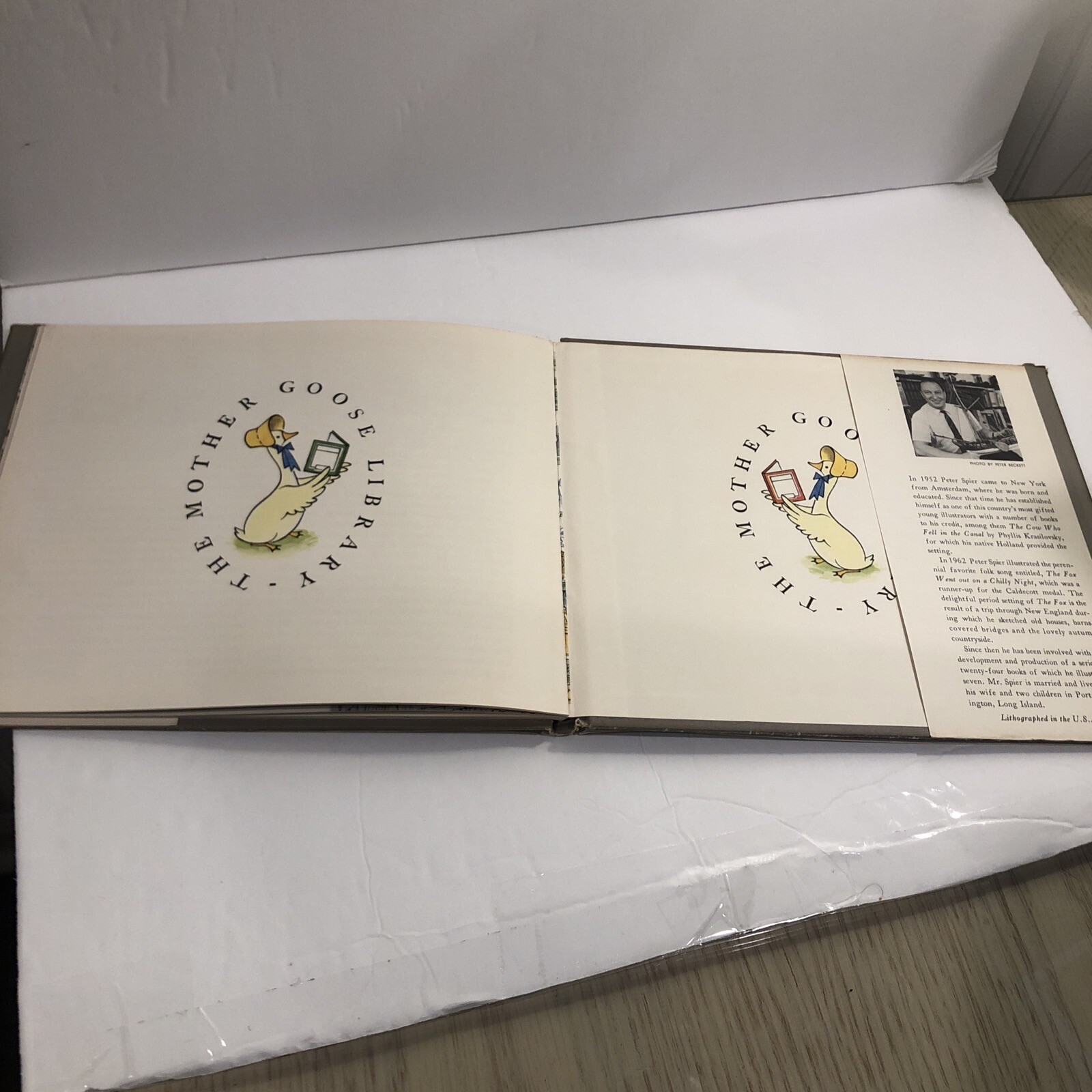 London Bridge Is Falling Down! Peter Spier First Edition 1967 HC w/ DJ VERY GOOD