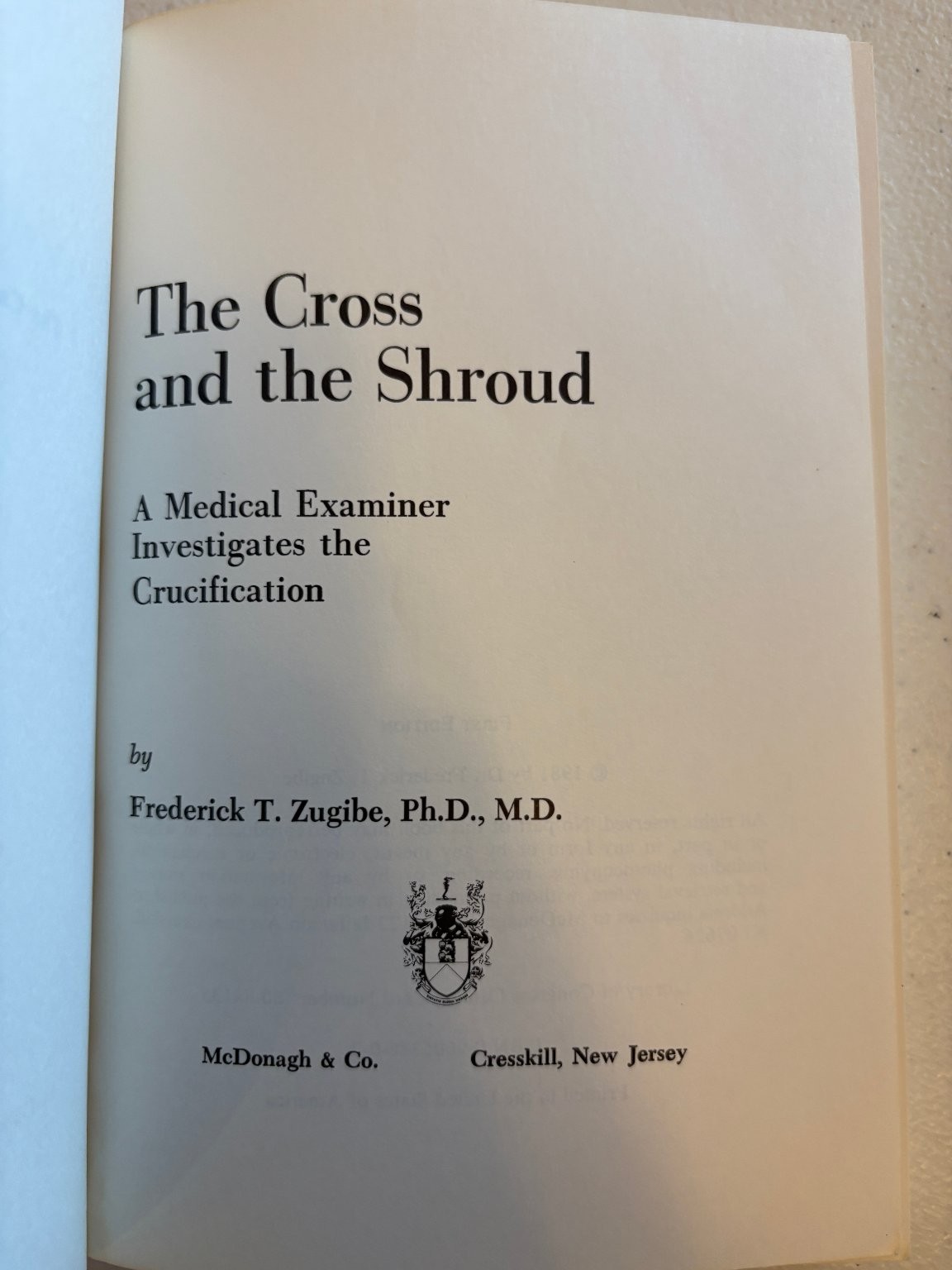 The Cross and the Shroud Zugibe 1981 First Edition Illustrated Forensic Science