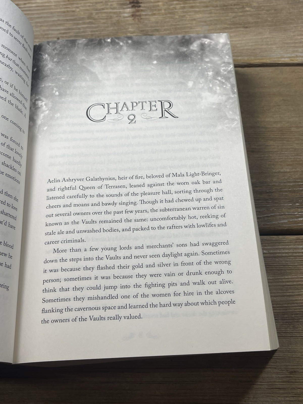 QUEEN OF SHADOWS (THRONE OF GLASS) By Sarah J. Maas **Mint Condition**