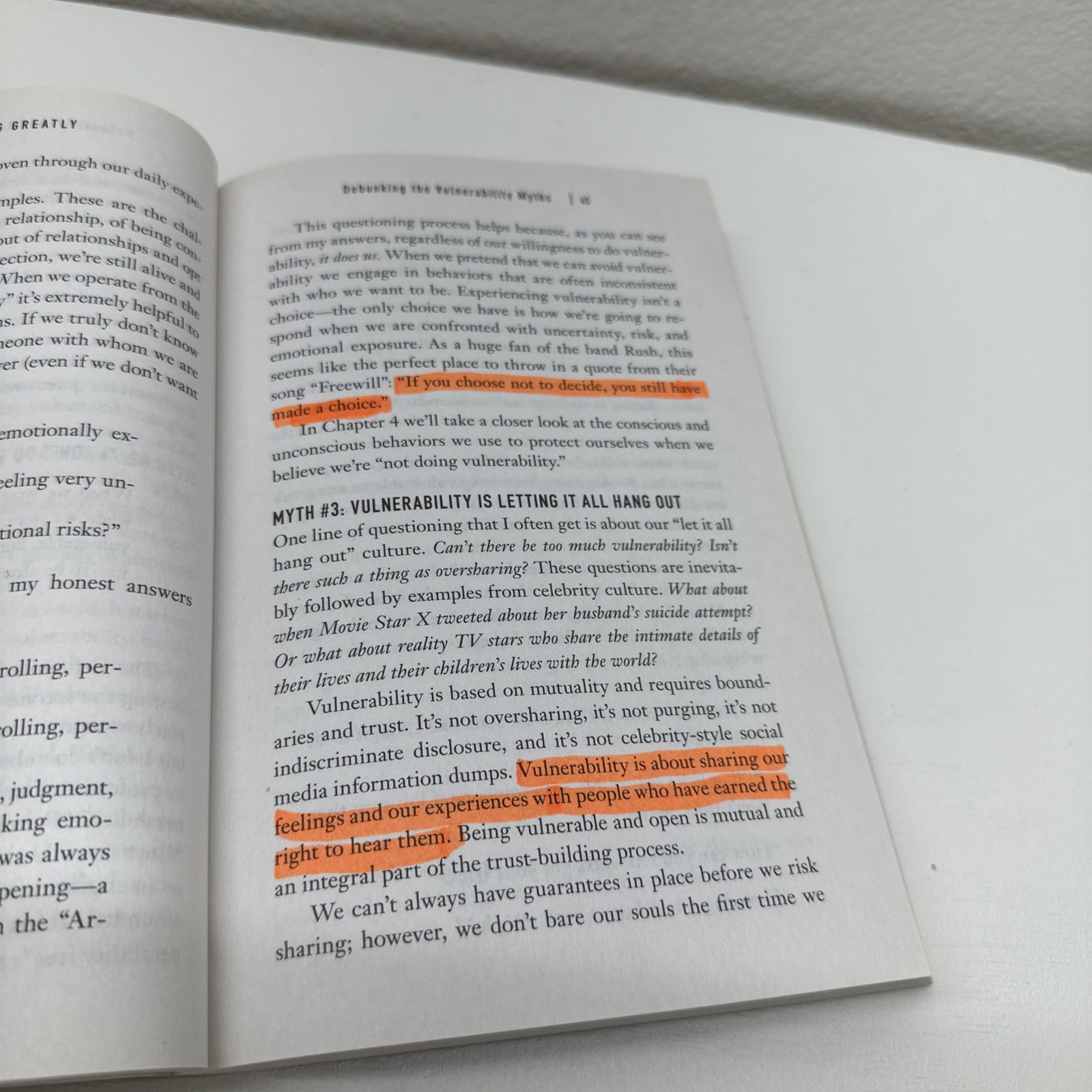 Daring Greatly : How the Courage to Be Vulnerable…by Brene Brown (2015, TPB)