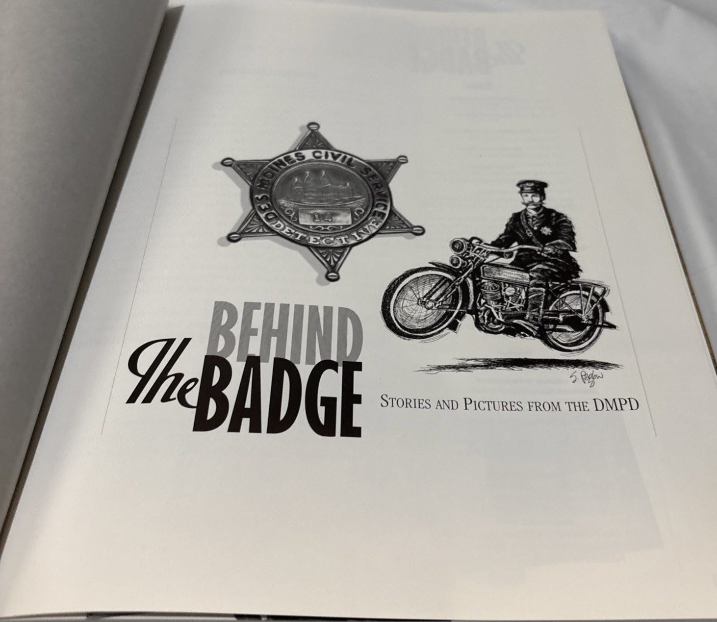 Behind The Badge: Stories and Pictures from the DMPD by Multiple writers