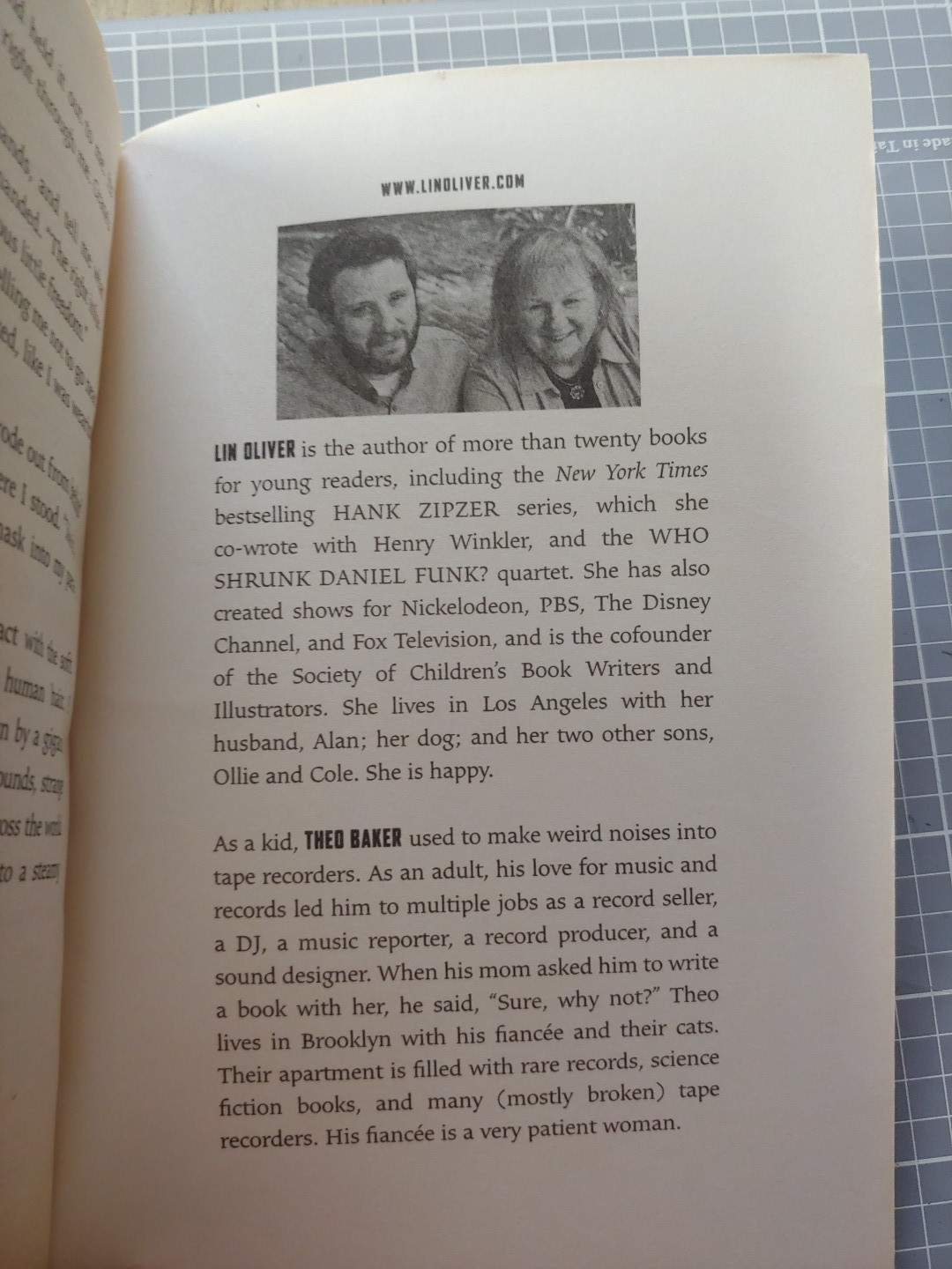 Sound Bender – Paperback By Oliver, Lin Baker, Theo – ACCEPTABLE