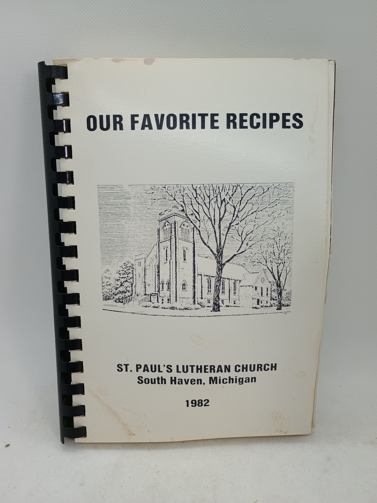 Our Favorite Recipes St Paul’s Lutheran Church Michigan 1982 vintage 200 Pages