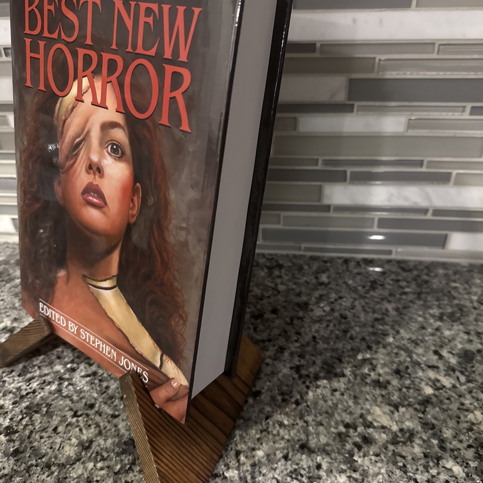 The Very Best of Best New Horror – Jones – Signed Limited 261/300 Earthling HCDJ
