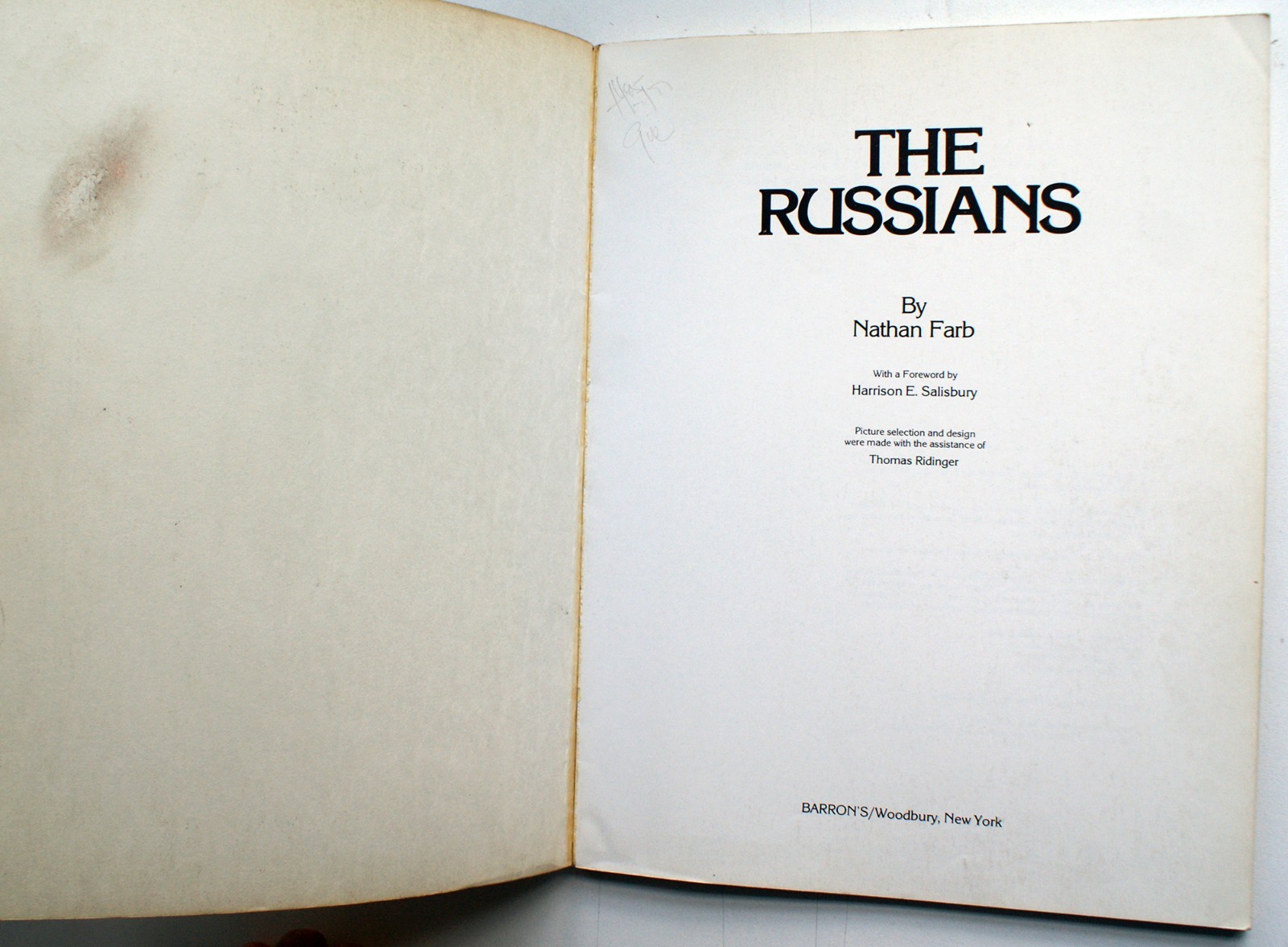 THE RUSSIANS by Nathan Farb 1st Ed 1st Printing 1980 PB [317]
