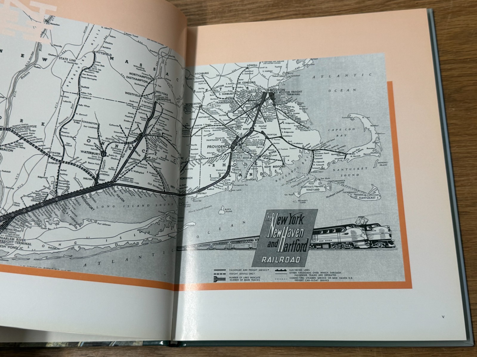 The New Haven Railroad in the Streamline Era by Geoffrey H Doughty 1998 HC Book