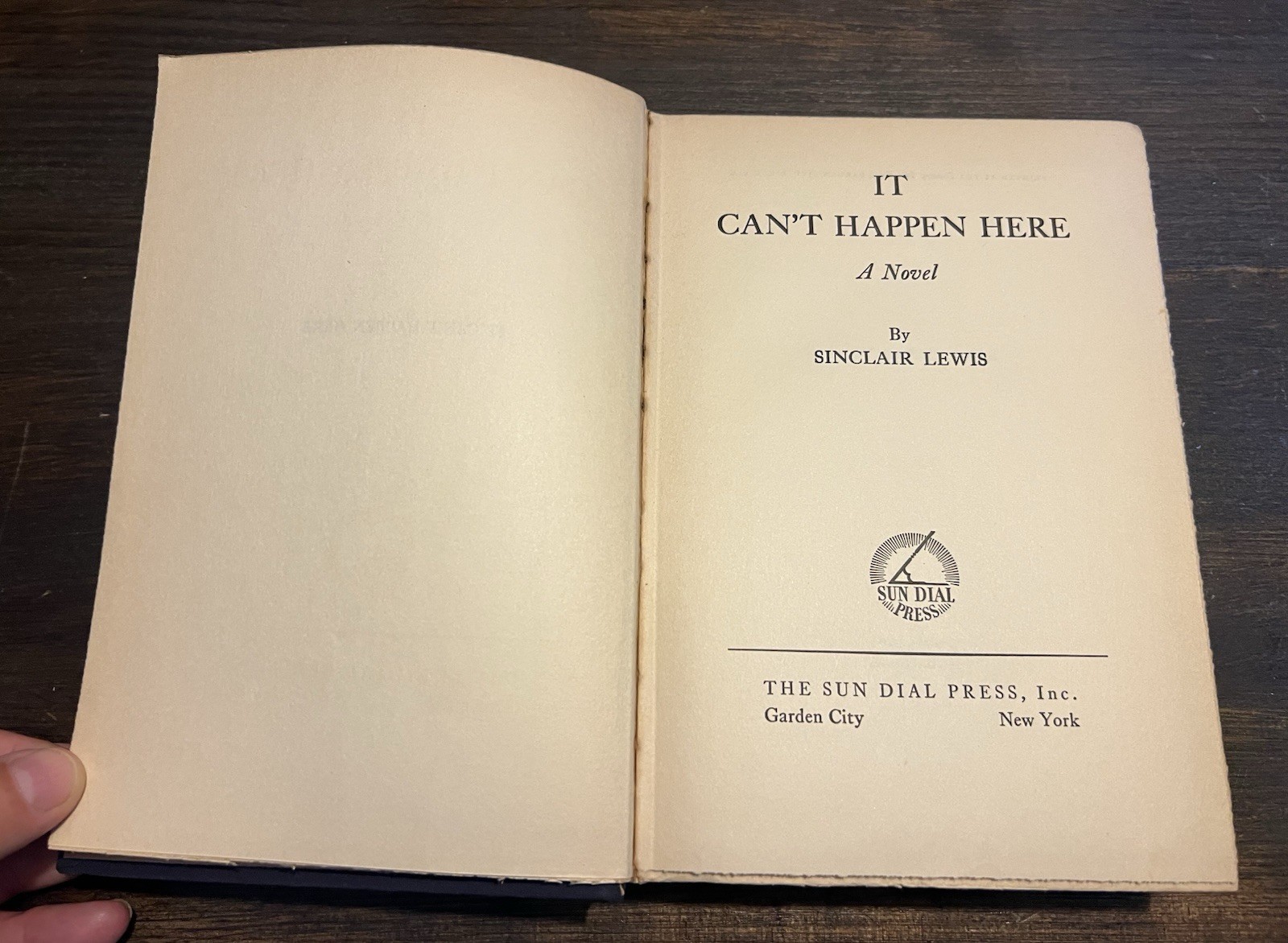 1935 It Can’t Happen Here Sinclair Lewis Sun Dial Press USA Dictator