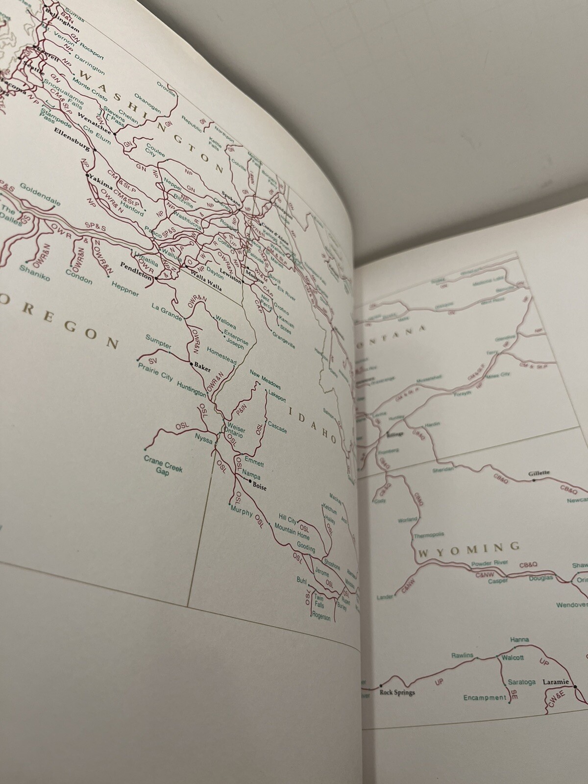 Railroad Signatures Across the Pacific Northwest by Carlos A. Schwantes…