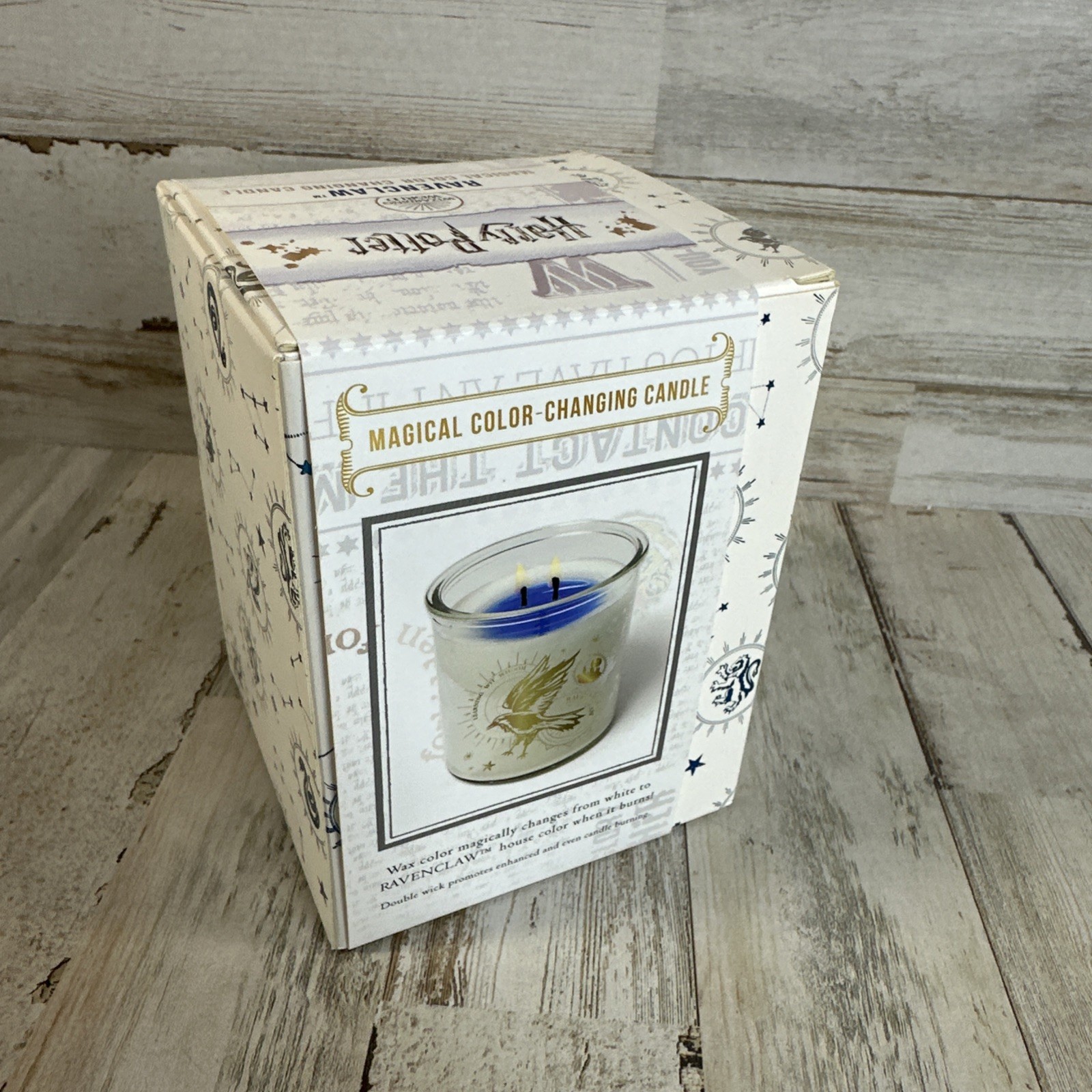 Harry Potter: Magical Colour-changing Ravenclaw Candle (10 Oz) by Insight Editi