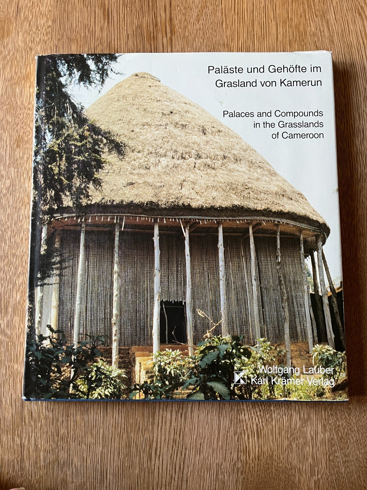 Palaces and Compounds in the Grasslands of Cameroon – Lauber – German/English