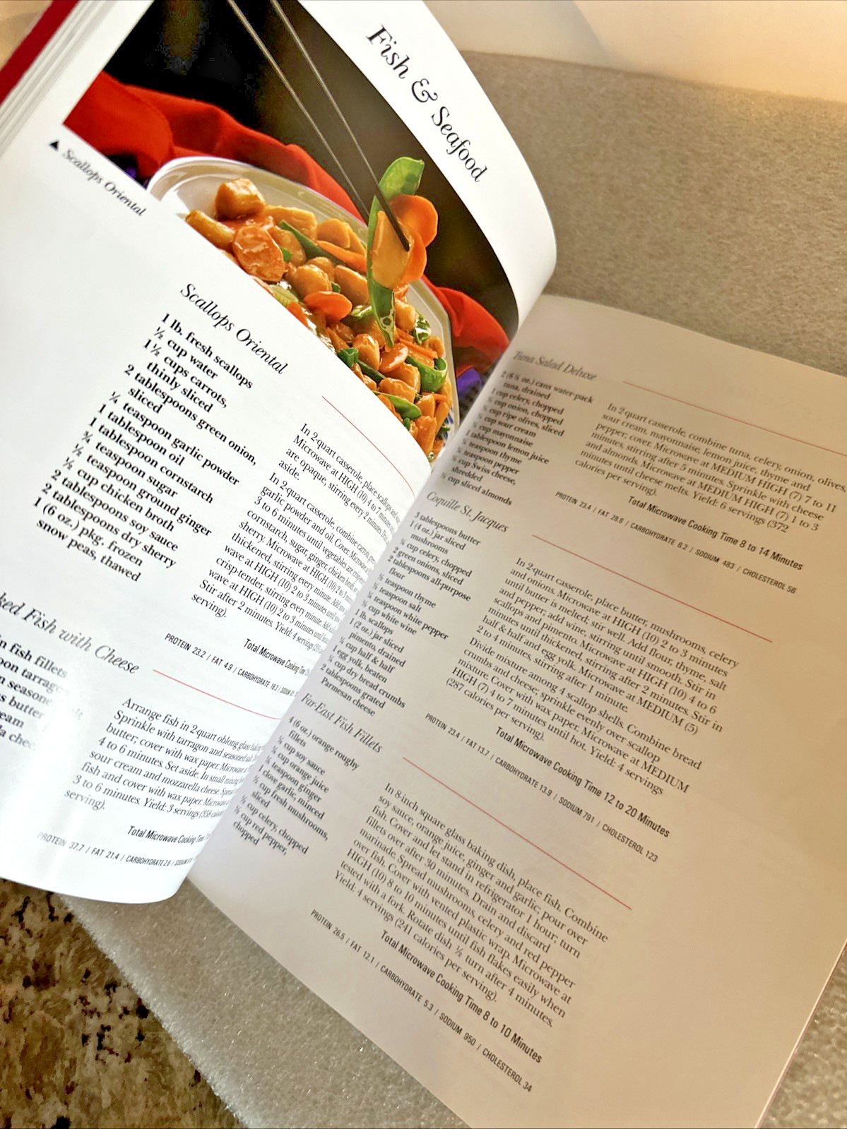 The Microwave Cookbook 1998 General Electric Co. 126 Pages – Brand New
