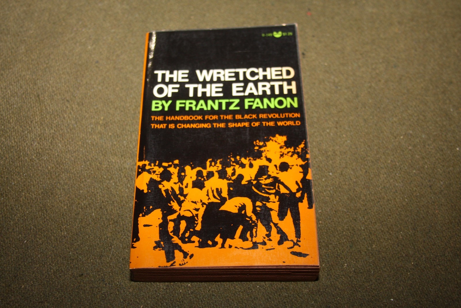 The Wretched of the Earth by Frantz Fanon 1968 PB 1st Print Black Cat Grove