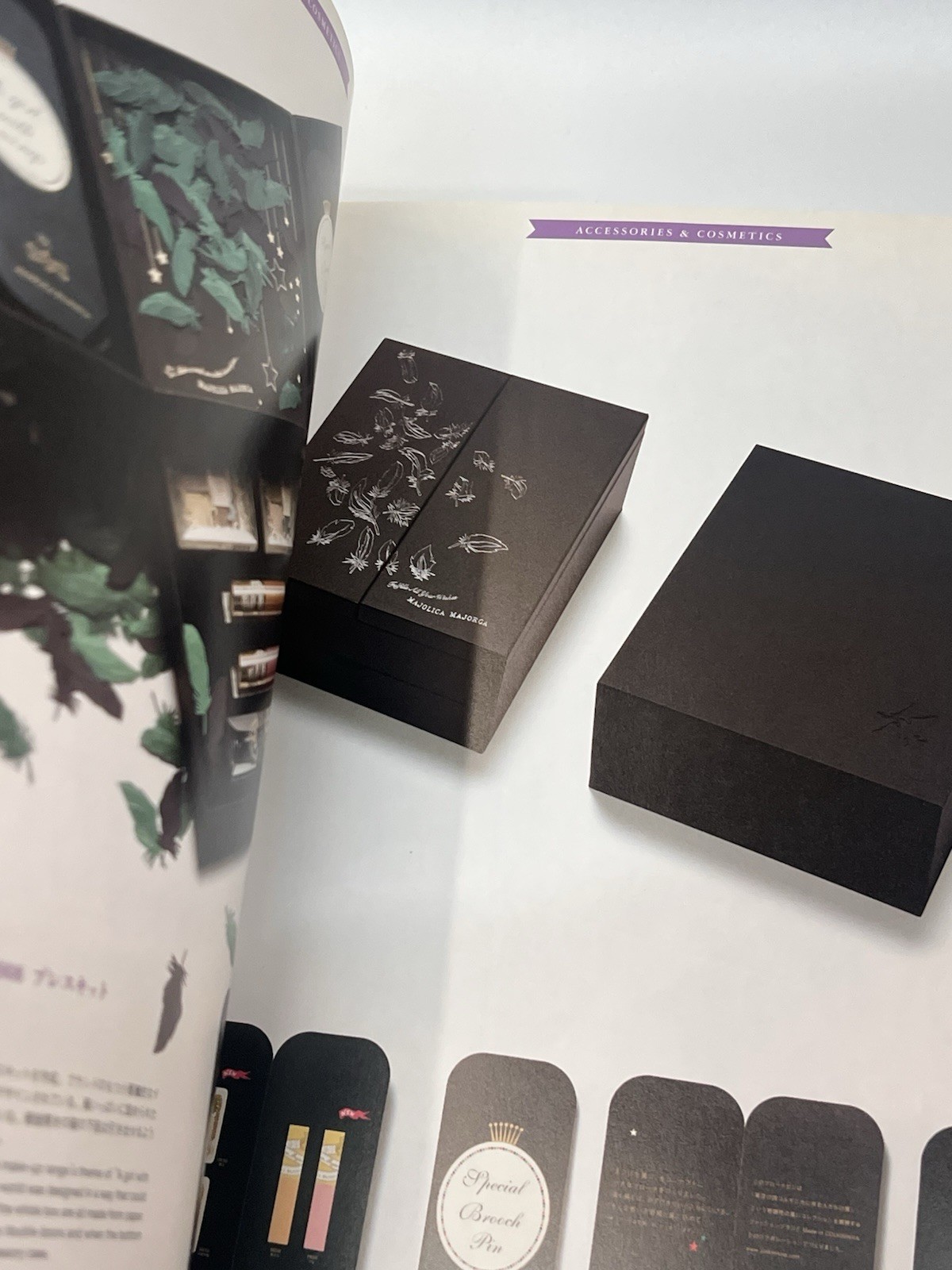 Premium Novelties : Graphics for Promotional Kits, Gifts and Goodies Hardcover