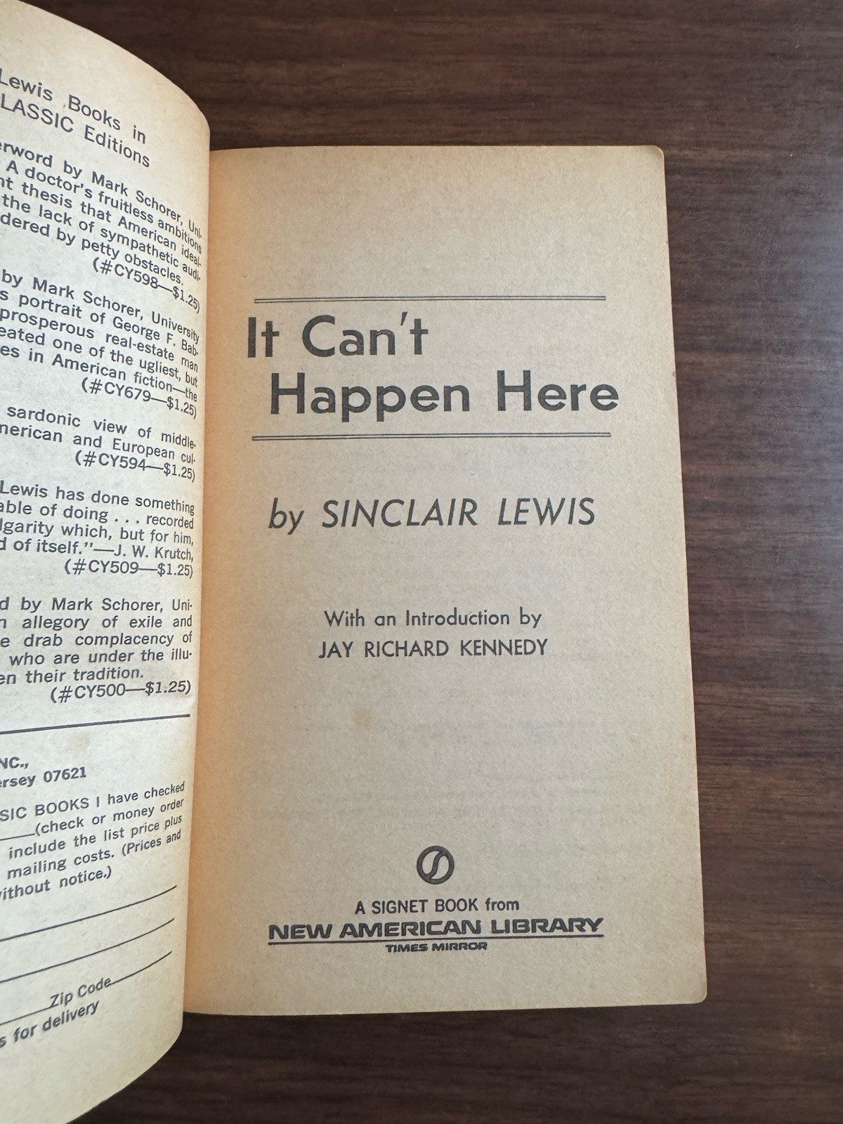 It Can’t Happen Here by Sinclair Lewis Signet NAL 1970 Paperback Dystopian Novel