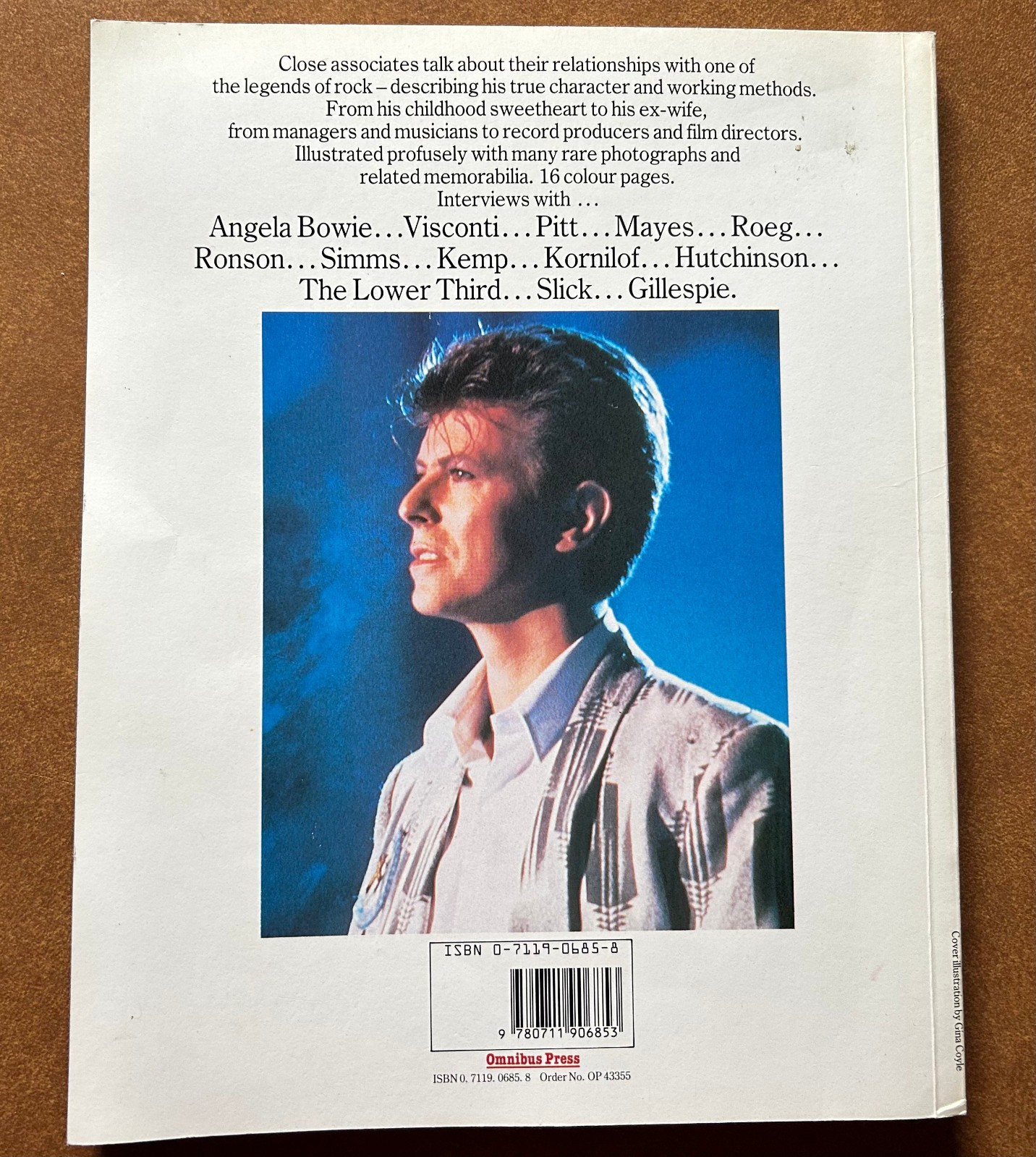 DAVID BOWIE (Book) The Starzone Interviews. 128 pages. Omnibus Press. 1985. EX