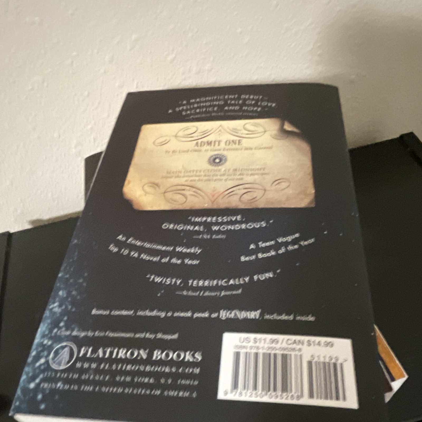Stephanie Garber Caraval 3-Book Paperback Box Set: Caraval/Finale