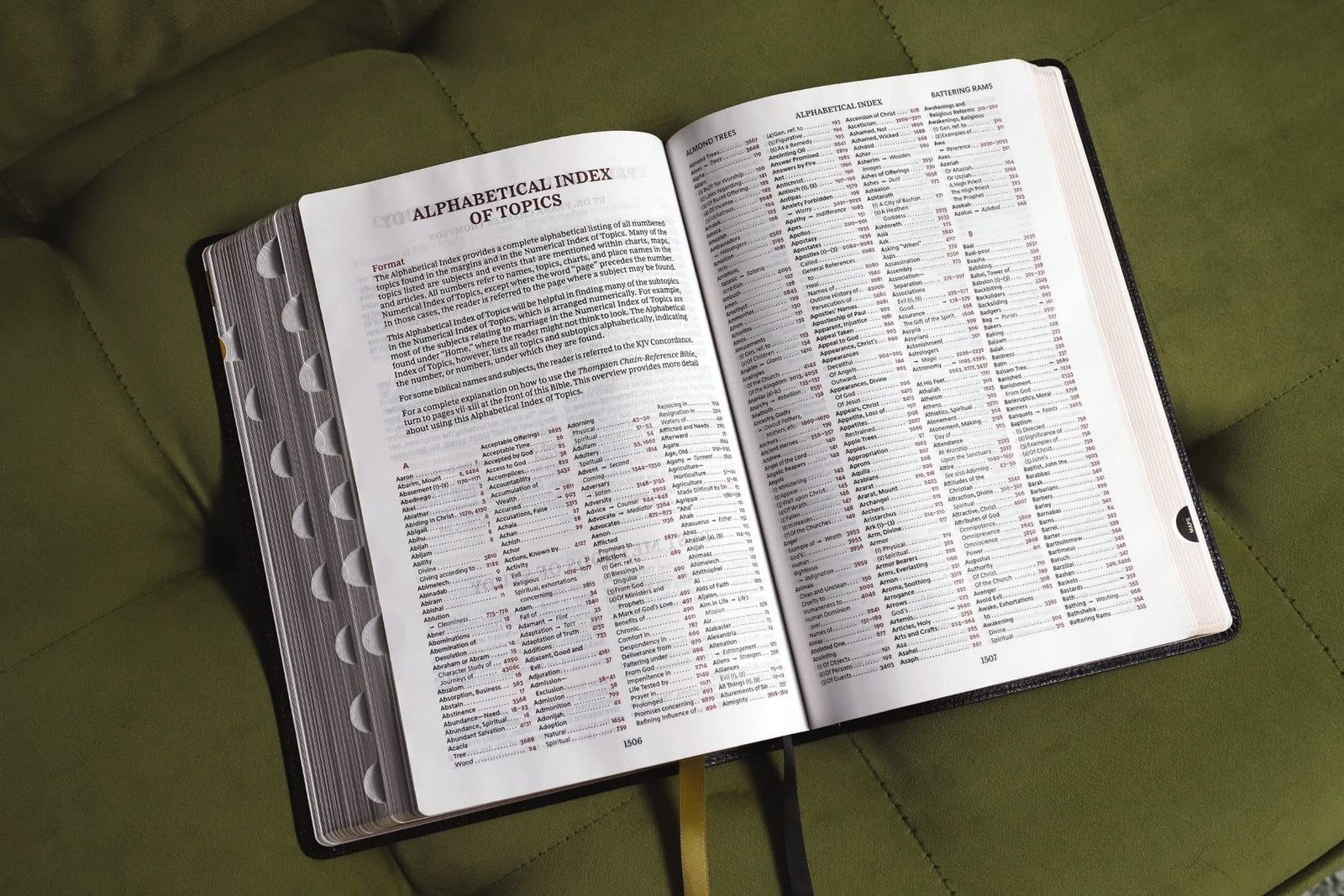 KJV, Thompson Chain-Reference Bible, Large Print, Bonded Leather, Black, Red …