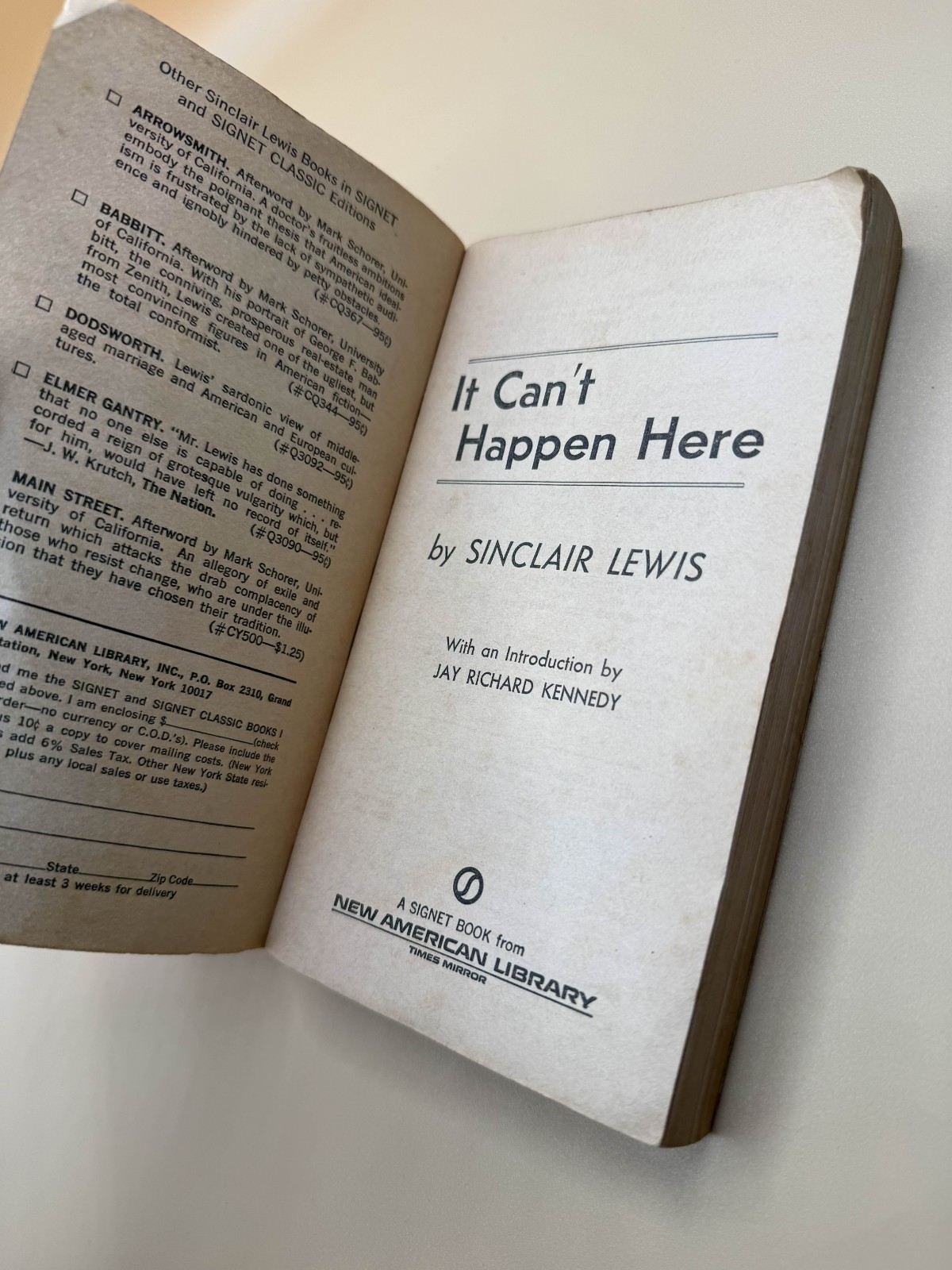 Vintage 1970 It Can’t Happen Here Sinclair Lewis Signet 1st Print Dystopian Noir