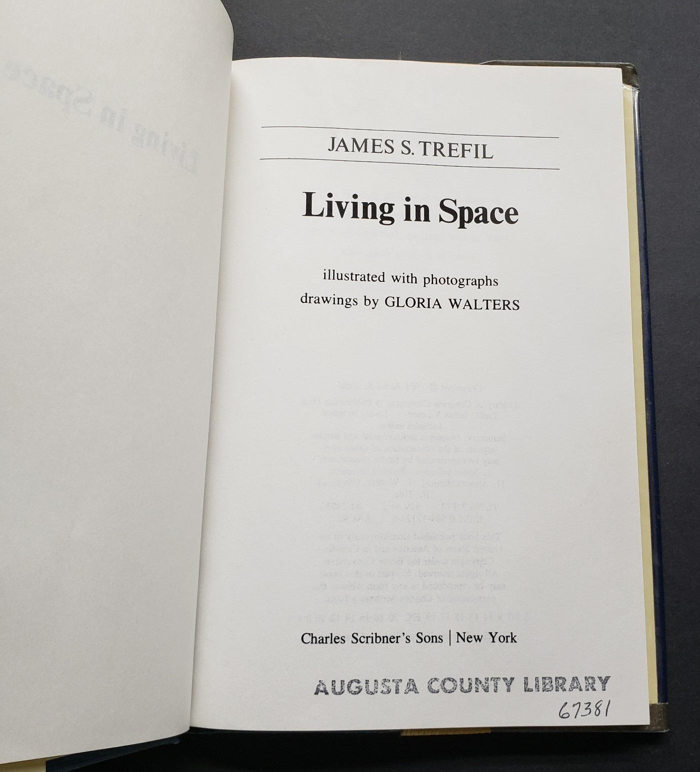 Living In Space – Hardback Book By James S. Trefil – Vintage 1981 – Colonization