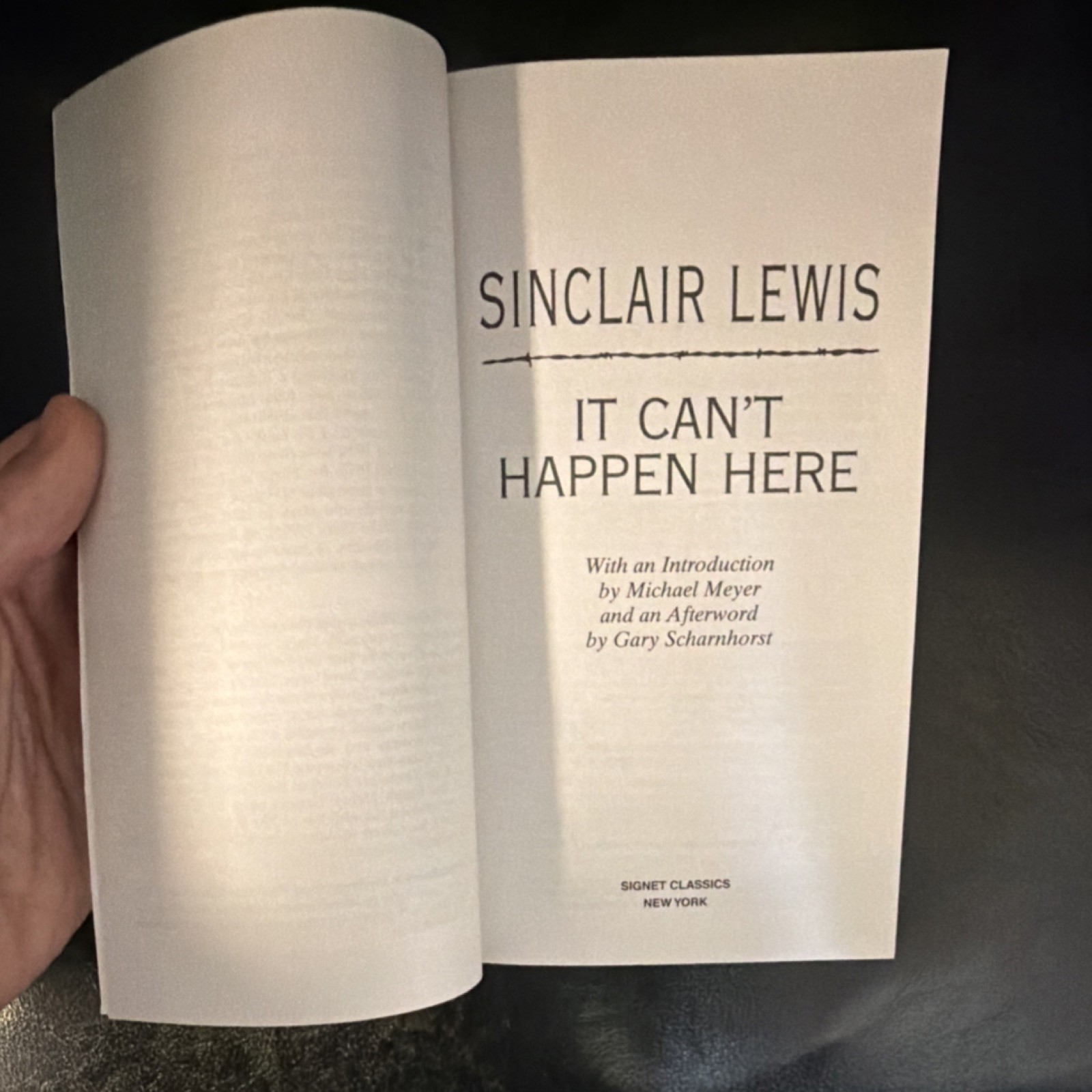 Sinclair Lewis It Can’t Happen Here (Signet Classics) Paperback 2014 Intro